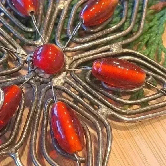 Xhristmas Silver and Red  galss beads Star ornament - Picture 4 of 5